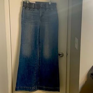 High rise trouser flare with great floral details!   High rise flares are back!!